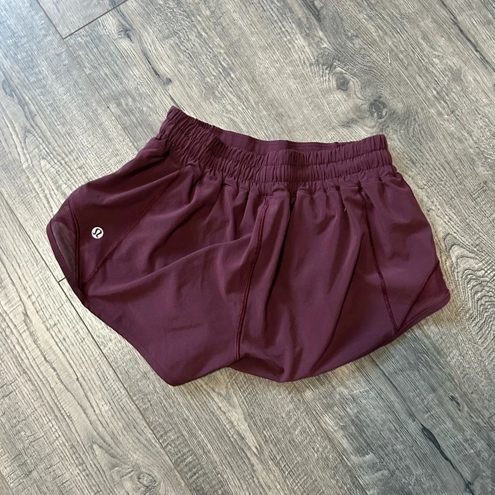 Hotty Hot Low-Rise Lined Short 2.5" - Picture 2 of 4